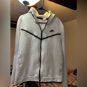 Nike tech jacket (white)